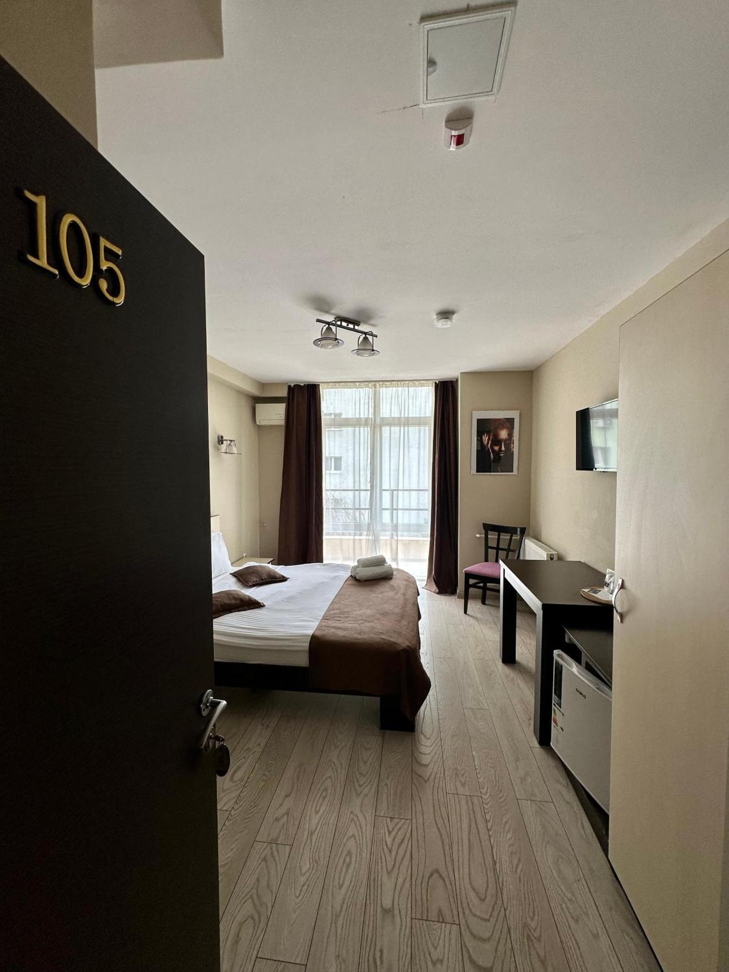 Lion'S Hotel بوخارست المظهر الخارجي الصورة