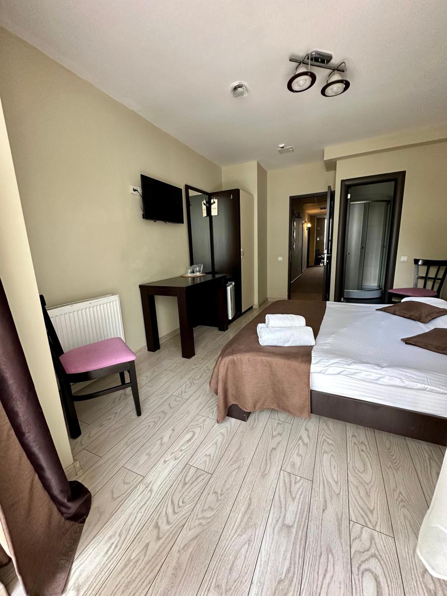 Lion'S Hotel بوخارست المظهر الخارجي الصورة